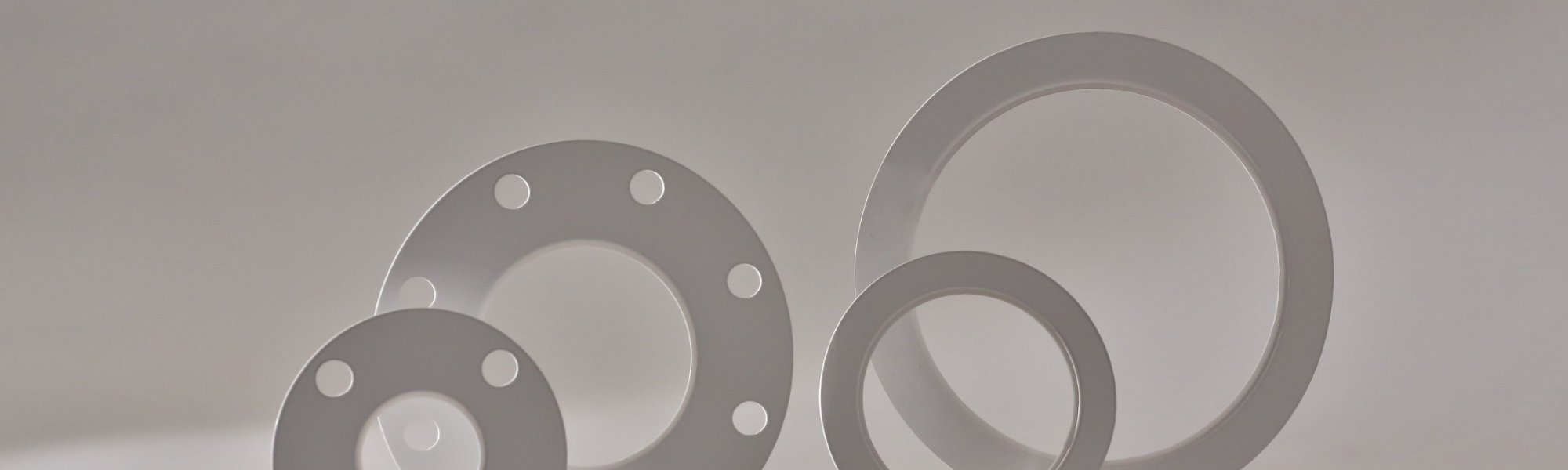 GORE Universal Pipe Gasket Style 800 are used to seal steel, glass-lined steel, and FRP piping in chemical processing